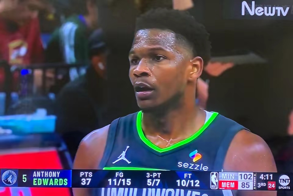 季后赛席位争夺激烈，各队不容有失的简单介绍