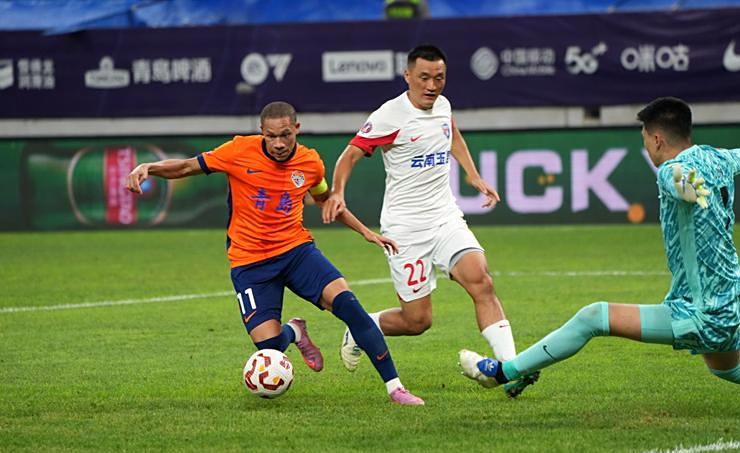 比赛对抗激烈胶着，胜负悬念延续